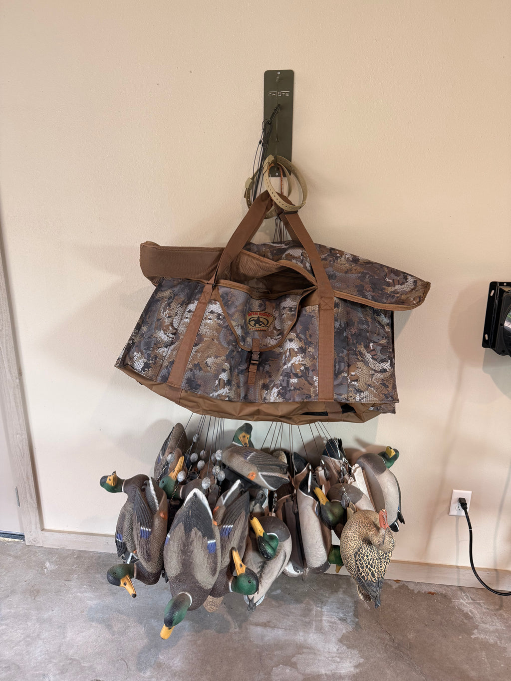 Chute Outdoors Decoy Hanger