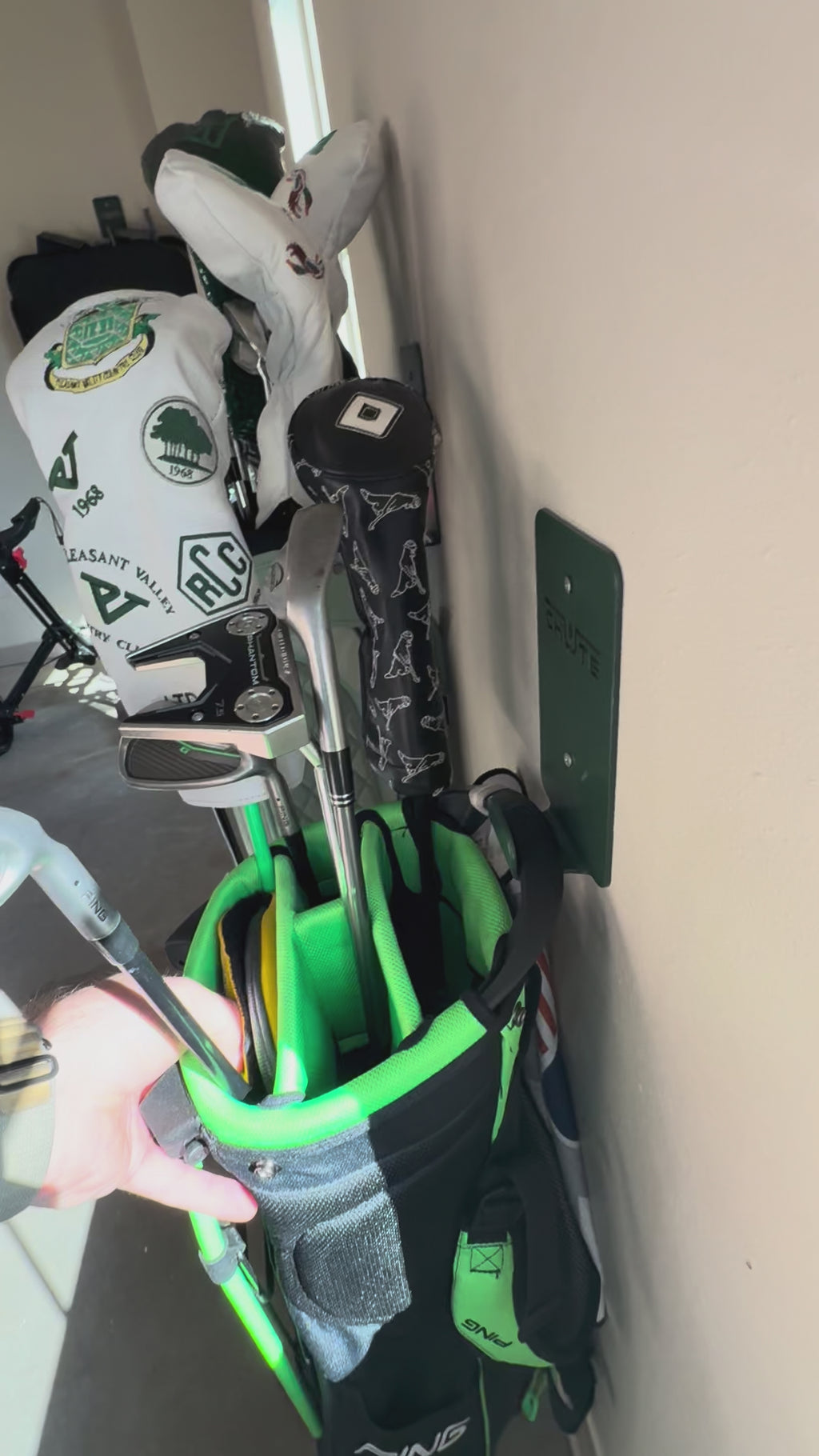 Chute Outdoors Golf Bag Holder